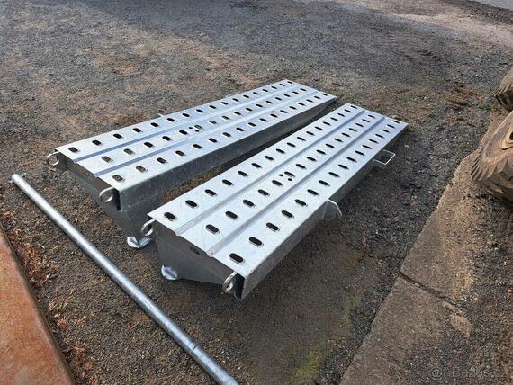 Nájezdy výklopné pro přívěs-nové nepoužité