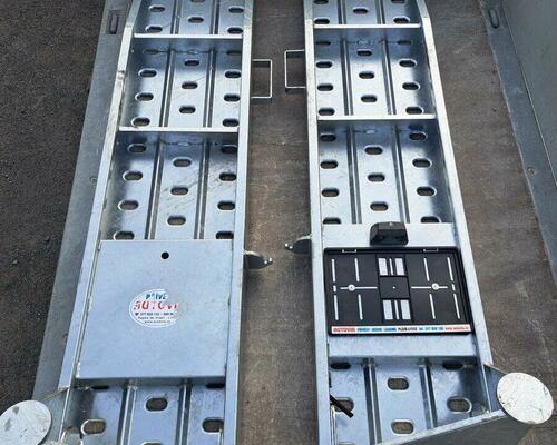 Nájezdy výklopné pro přívěs-nové nepoužité