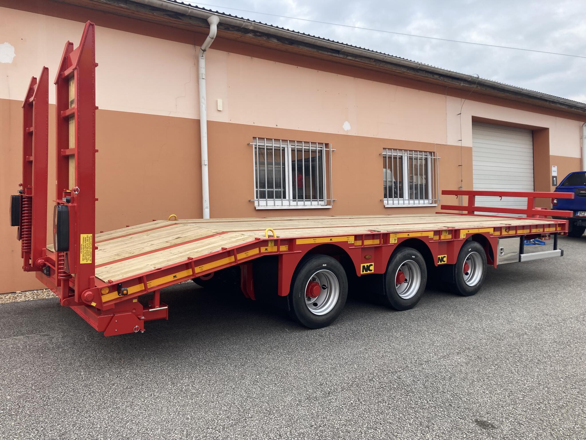 NC-ENGINEERING NÍZKOLOŽNÝ SILNIČNÍ PŘÍVĚS NC3PNT-25
