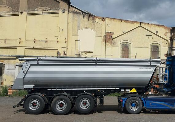 Sklápěcí návěs MEILLER 26 m3 Hardox / 2x ZVEDACÍ NÁPRAVA / plachta / provozní 6.040 kg / WABCO SmartBoard / SKLADEM