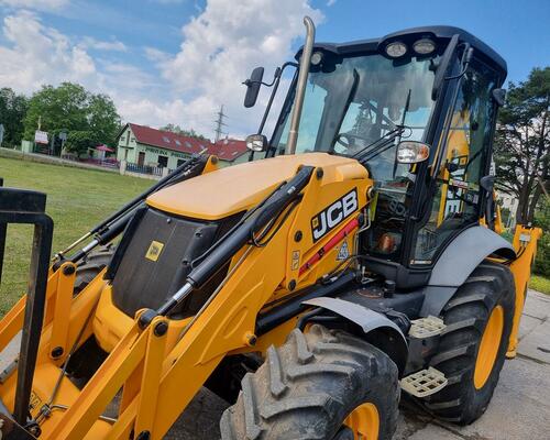 JCB 3CX Contractor v plné výbavě, pouze 395mth TOP stav