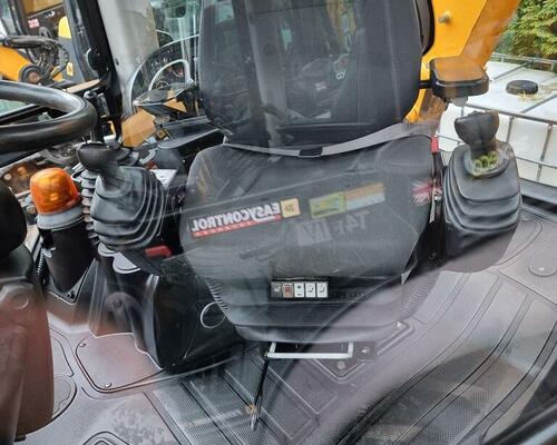 JCB 3CX s joysticky, powerslide - po servisu