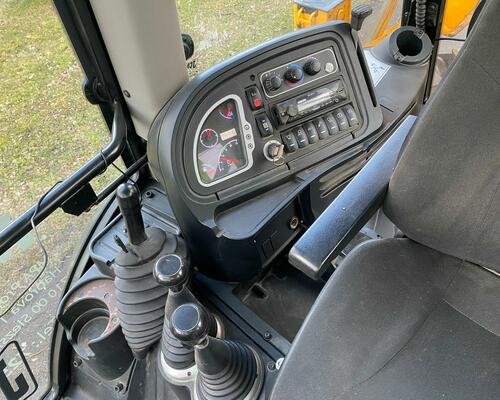 JCB 4CX