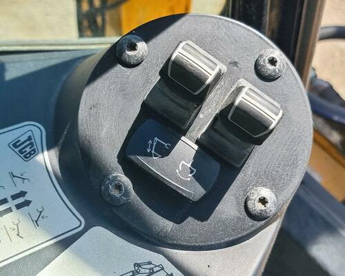 JCB 4CX v TOP výbavě a stavu - bez DPF, 2300mth