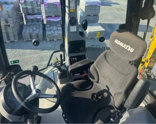 Komatsu WB 97R-8