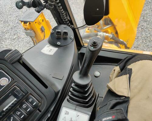Rýpadlo-nakladač JCB 4CX - ECOO