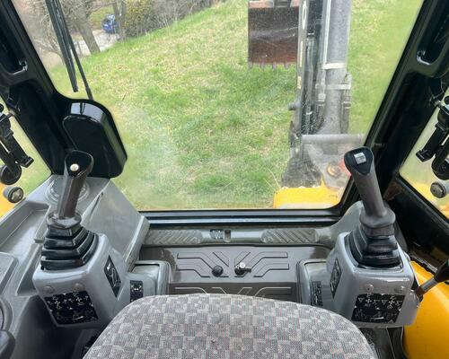 Traktorbagr Volvo BL71 