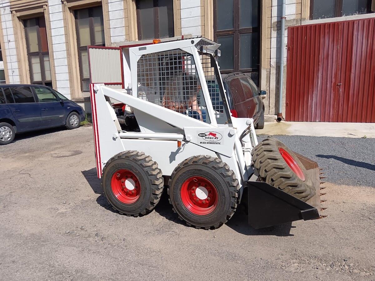 BOBCAT 825 SMYKOVÝ NAKLADAČ