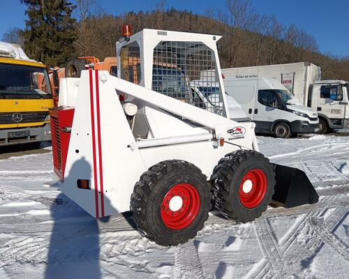 BOBCAT 825 SMYKOVÝ NAKLADAČ