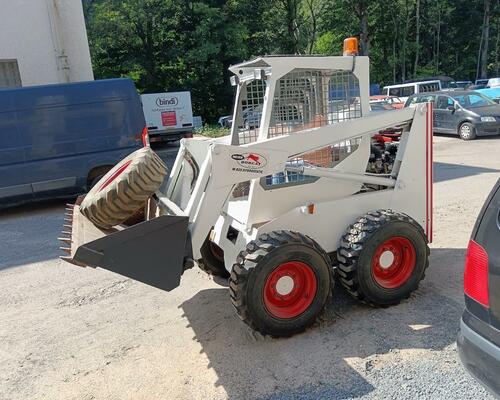 BOBCAT 825 SMYKOVÝ NAKLADAČ