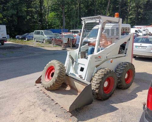 BOBCAT 825 SMYKOVÝ NAKLADAČ