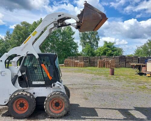 BOBCAT S 205