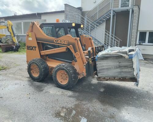 CASE 85XT