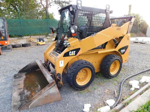 CAT 242 B