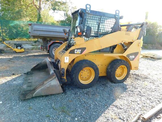 CAT 242 B