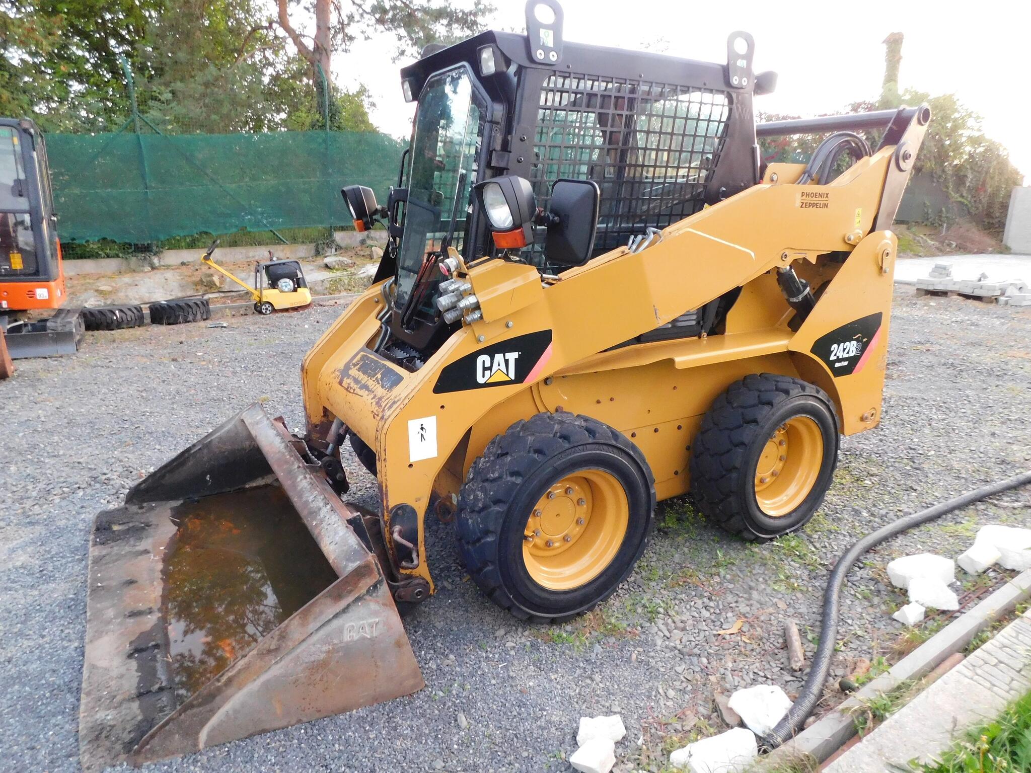 CAT 242 B