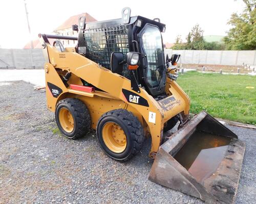 CAT 242 B