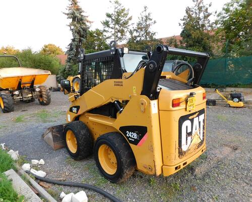 CAT 242 B
