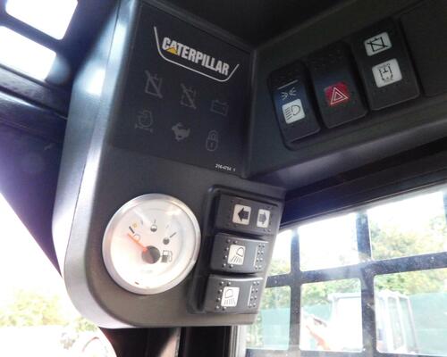 CAT 242 B