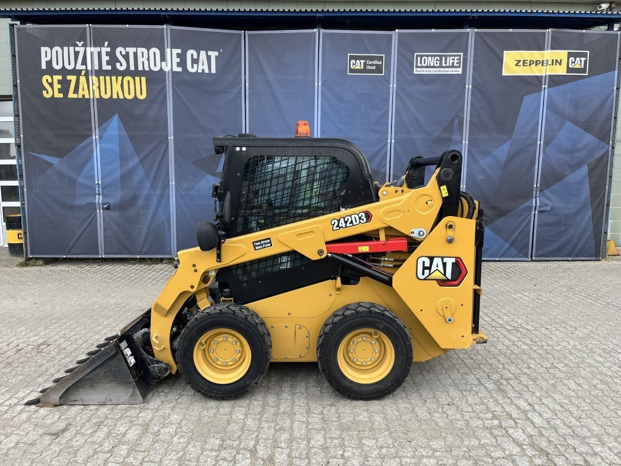 Caterpillar 242D3