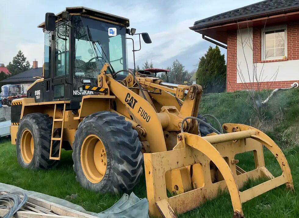 Kolový nakladač CAT 910 G
