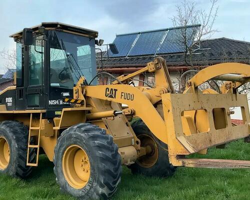 Kolový nakladač CAT 910 G