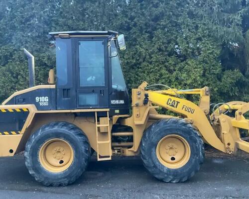 Kolový nakladač CAT 910 G