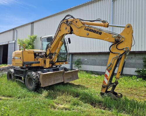 LIEBHERR 311 kolový bagr LIEBHERR A311