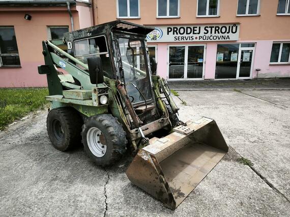 Locust 750