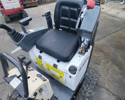 Minibagr Bobcat EI0-XB