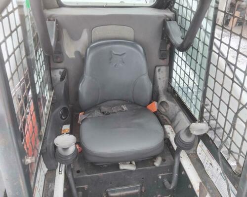 Bobcat T300 Joystik Topení v kabině