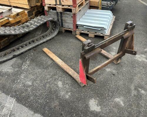 Nakladač Takeuchi TL20 / lžíce+vidle