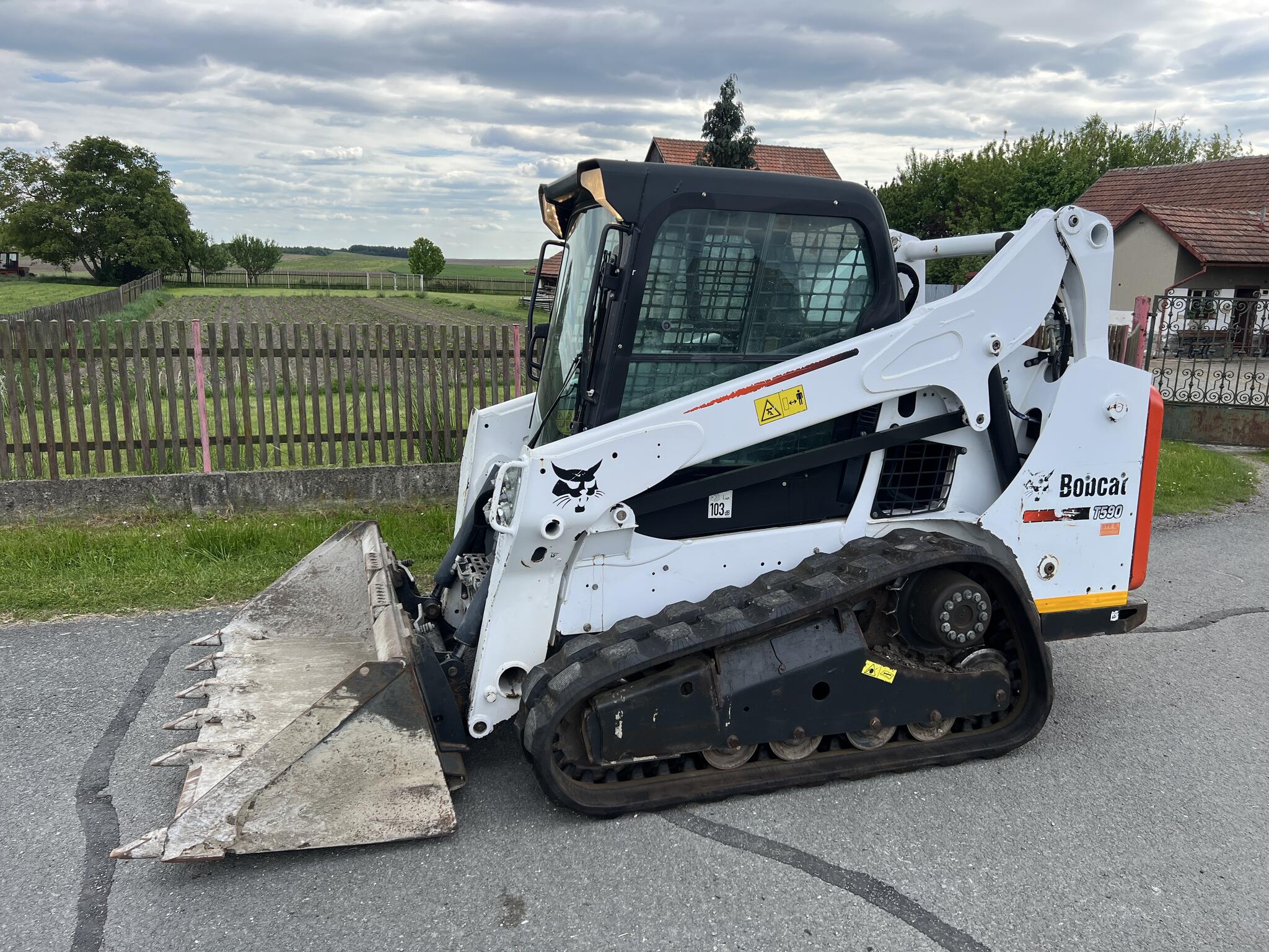 Pásový nákladač Bobcat T590, pouze 1700mth + KLIMA