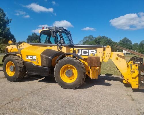 JCB 540-140, klimatizace, vyrovnávání Sway, hydraulický posuv vidlí