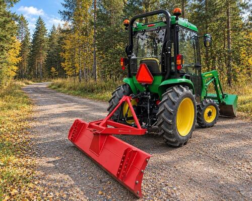 John Deere 3036E (Možnost leasingu)
