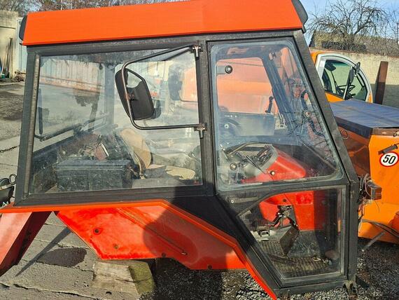 Kabina zetor uřI trojková kabina