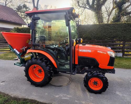 Malotraktor KUBOTA B2650 + nové rozmetadlo/sypač 
