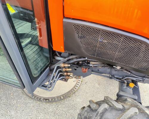 Malotraktor KUBOTA B2650 + nové rozmetadlo/sypač 