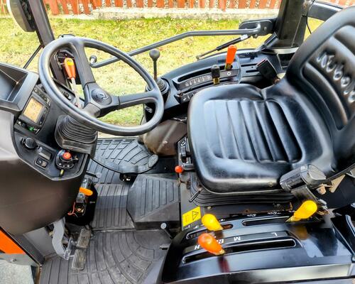 Malotraktor KUBOTA B2650 + nové rozmetadlo/sypač 