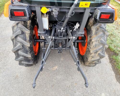 Malotraktor KUBOTA B2650 + nové rozmetadlo/sypač 