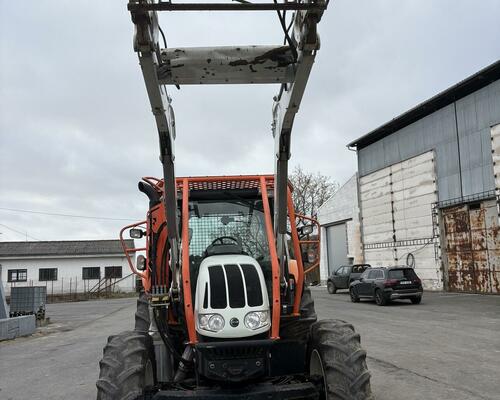 Steyr 4110 Profi s lesní nástavbou Forst