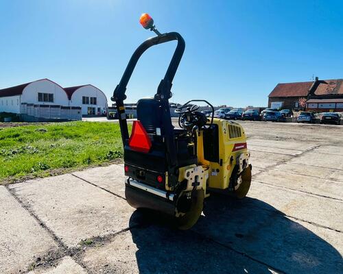 Vibrační válec Dynapac CC900 (Možnost leasingu)