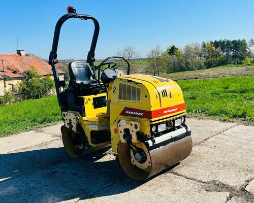 Vibrační válec Dynapac CC900 (Možnost leasingu)