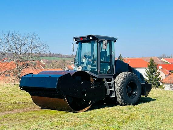 Vibrační válec zeminový Ammann ARS110 (Možnost leasingu)