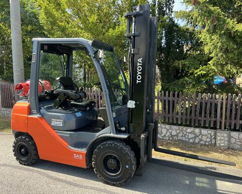 Vysokozdvižný vozík Toyota Tonero 25, joysticky
