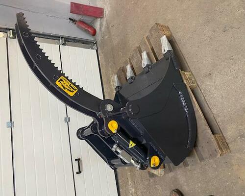 Lyžica s hydraulickým palcom pre traktor-bagre - pridržiavač