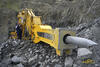 Kladivo Atlas Copco HB 10000 při montáži