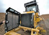 Caterpillar 973D - mohutné kombo chladičů pod zadní mříží