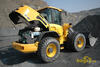 Nakladač Volvo L50F s otevřenou kapotou