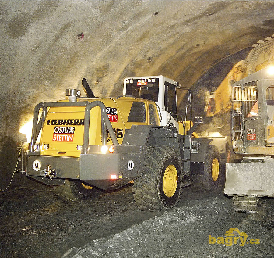 Kolový nakladač Liebherr L 566 T 2plus2 využijete na stavbách tunelů
